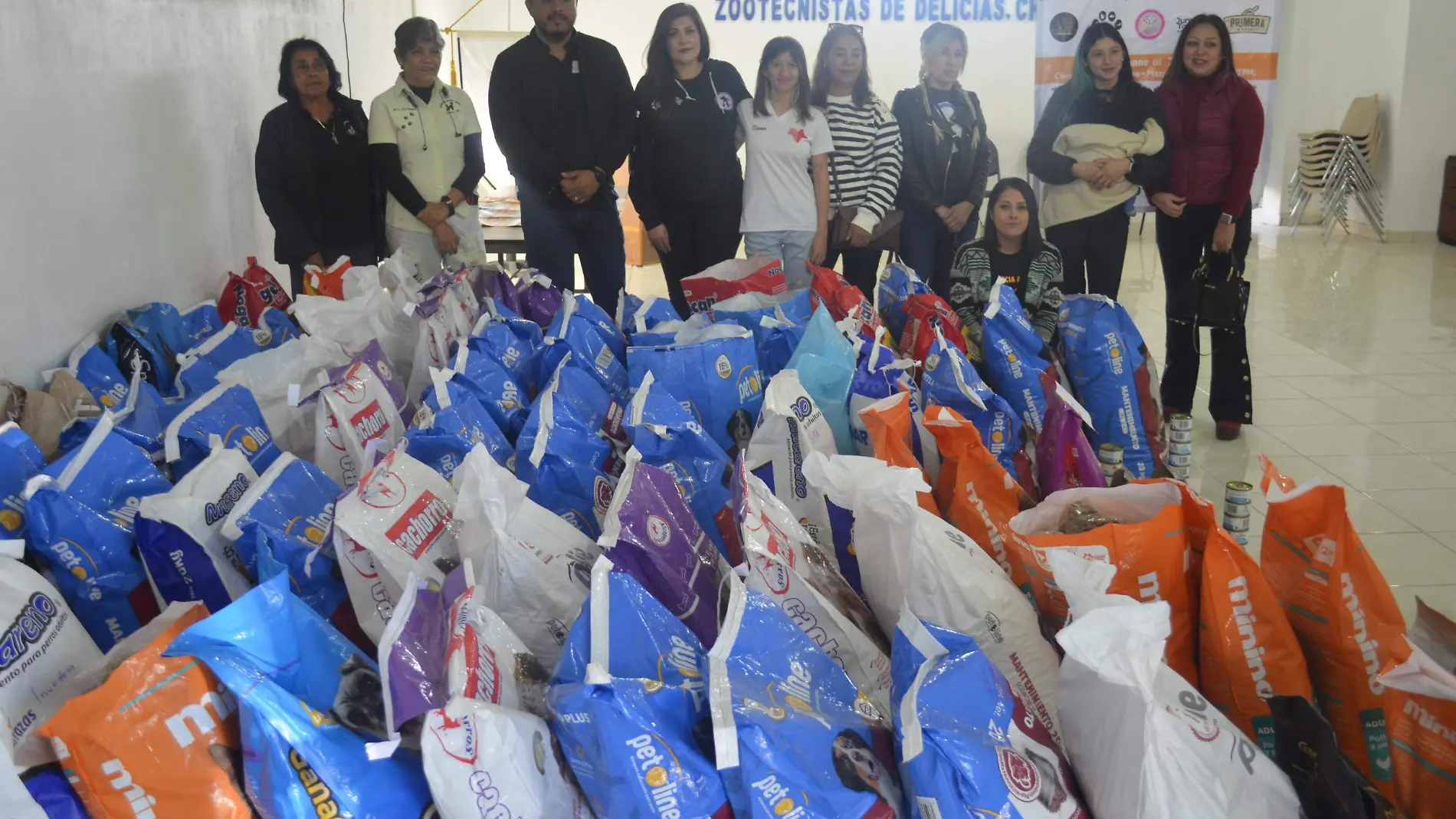 Reunieron dos toneladas de alimento para mascotas